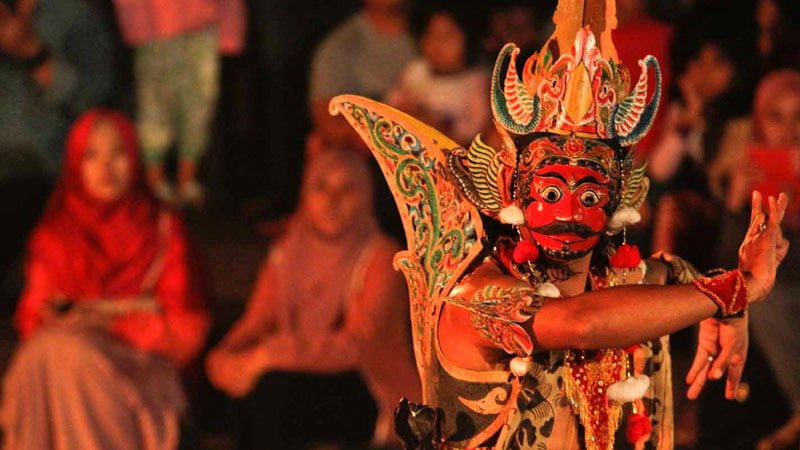   Kebudayaan Jawa Timur  Rumah Pakaian Kesenian Adat 